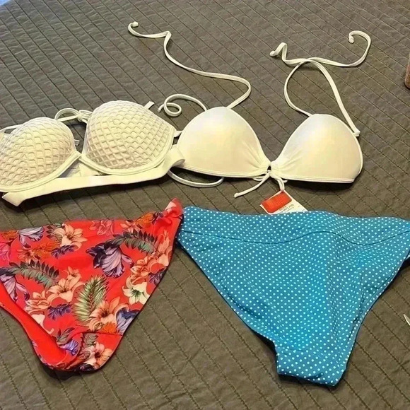 Bikini pieces - Picture 2 of 10